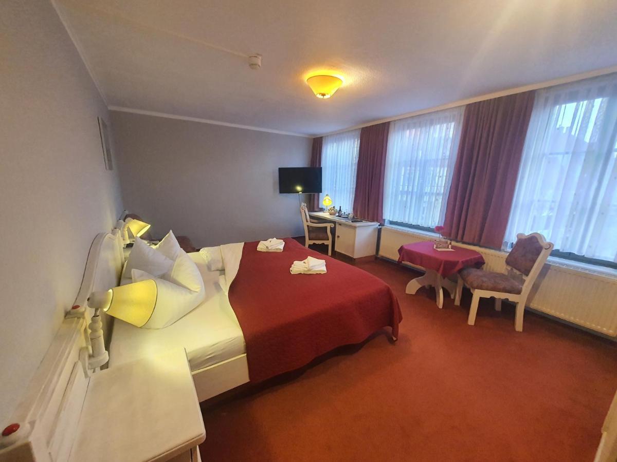 Hotel Zur Goldenen Sonne クヴェードリンブルク エクステリア 写真