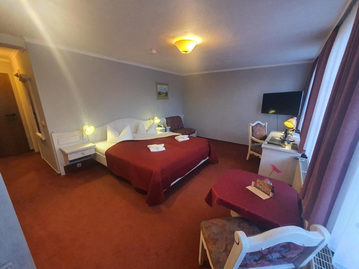 Hotel Zur Goldenen Sonne クヴェードリンブルク エクステリア 写真
