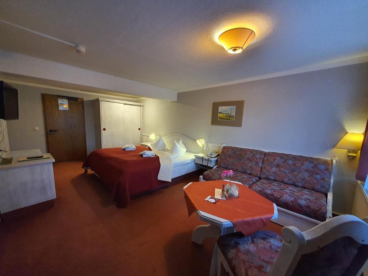 Hotel Zur Goldenen Sonne クヴェードリンブルク エクステリア 写真