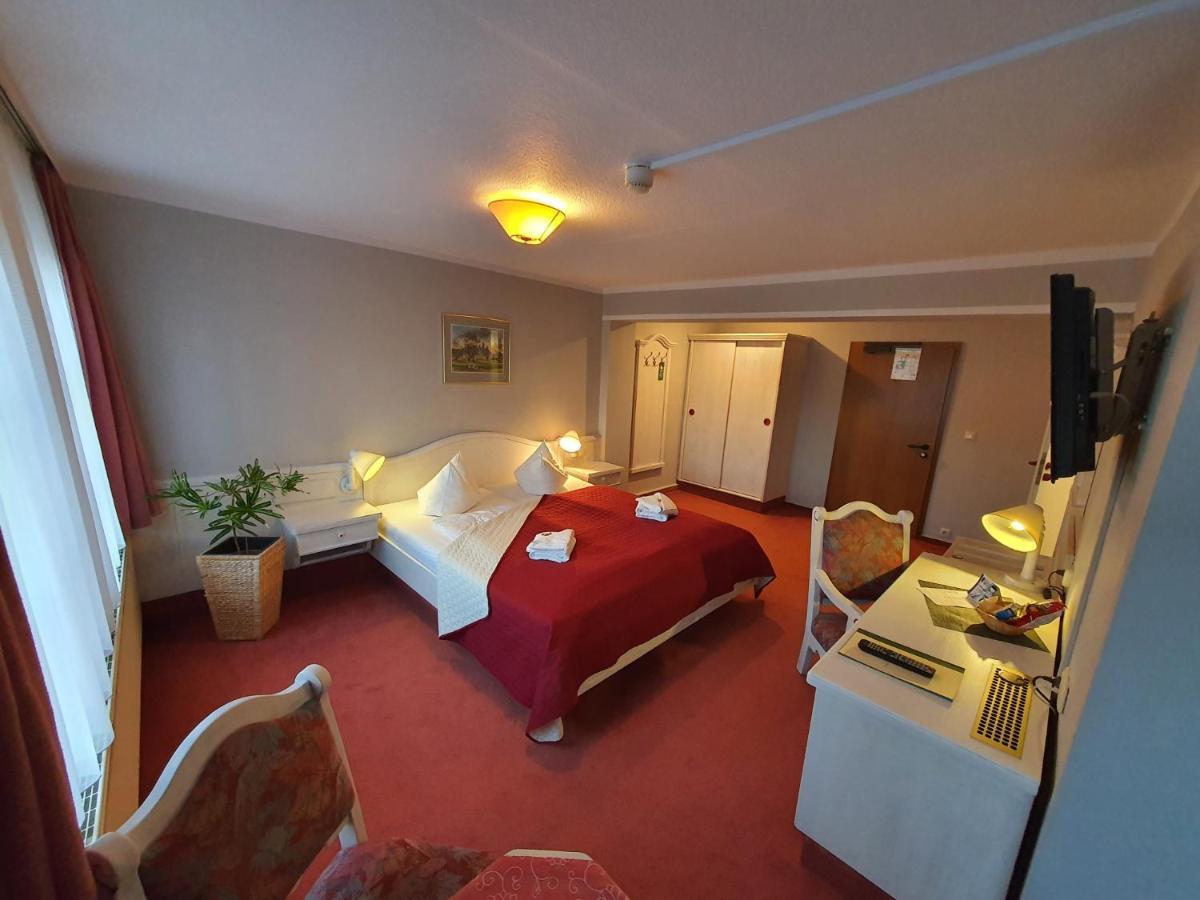 Hotel Zur Goldenen Sonne クヴェードリンブルク エクステリア 写真