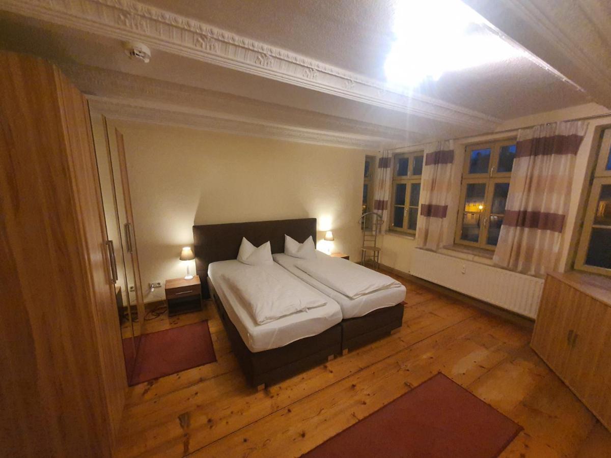 Hotel Zur Goldenen Sonne クヴェードリンブルク エクステリア 写真