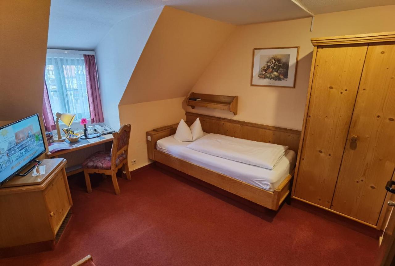 Hotel Zur Goldenen Sonne クヴェードリンブルク エクステリア 写真