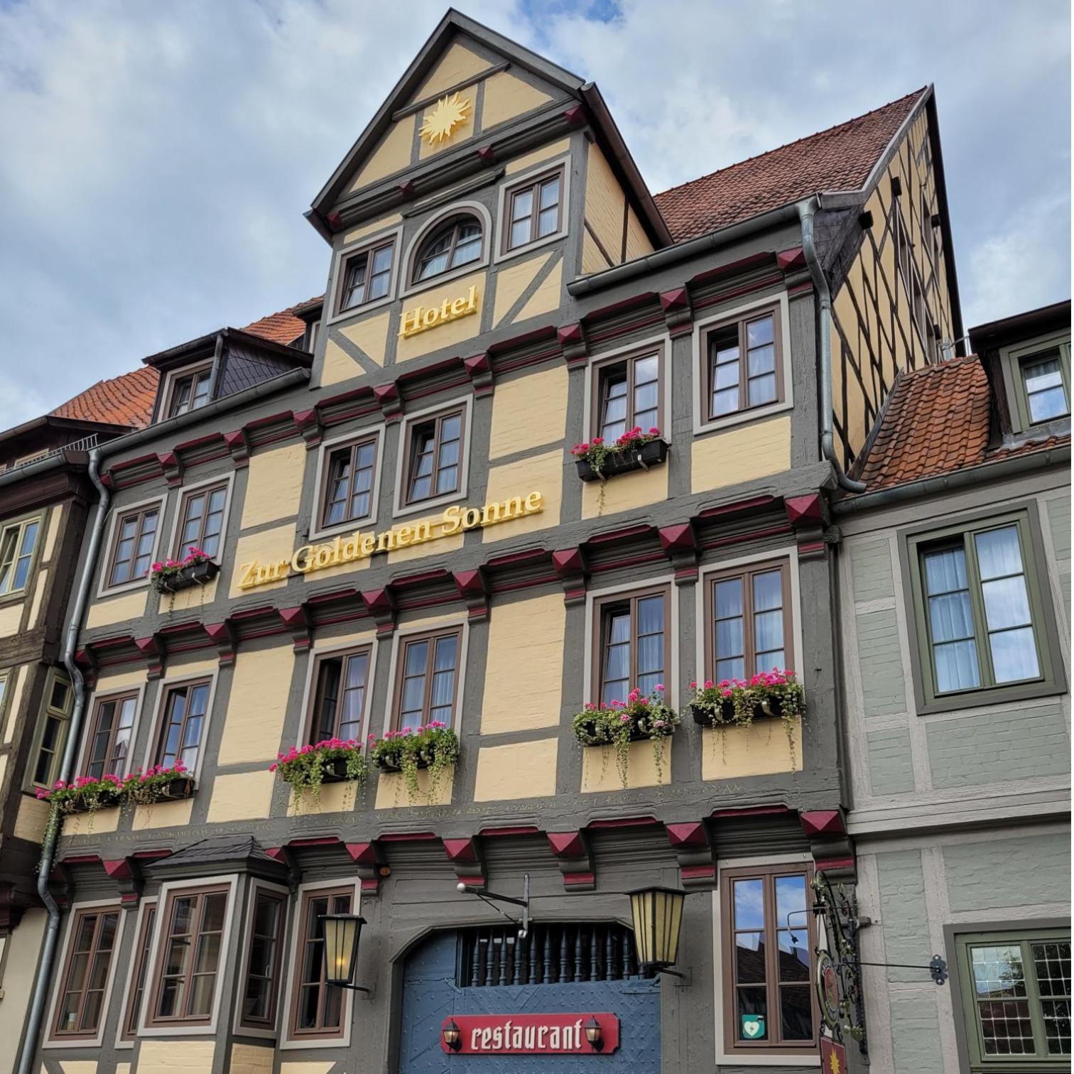 Hotel Zur Goldenen Sonne クヴェードリンブルク エクステリア 写真