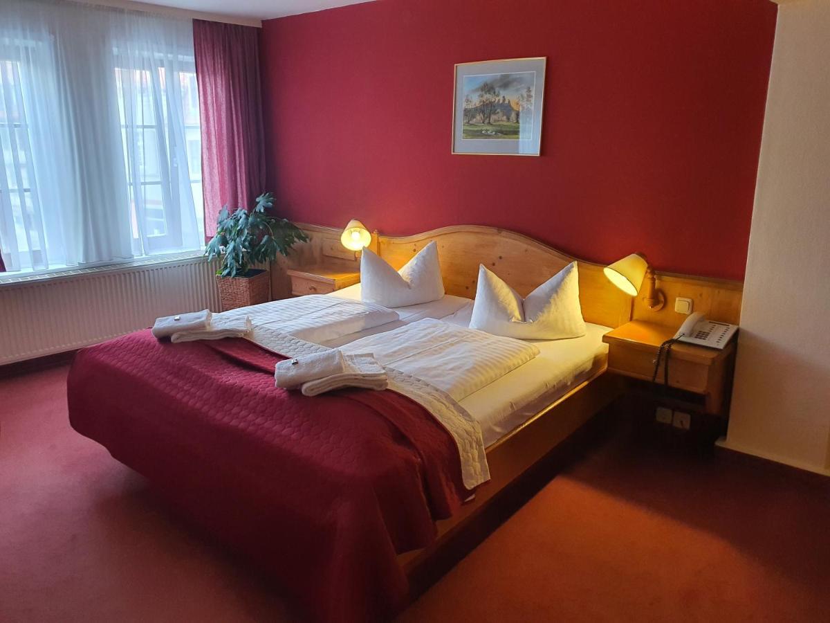 Hotel Zur Goldenen Sonne クヴェードリンブルク エクステリア 写真