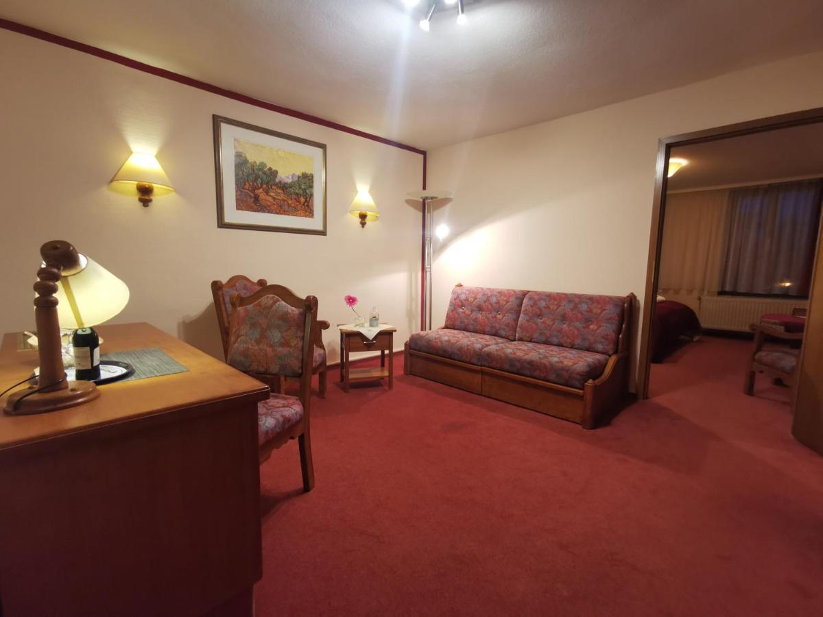 Hotel Zur Goldenen Sonne クヴェードリンブルク エクステリア 写真