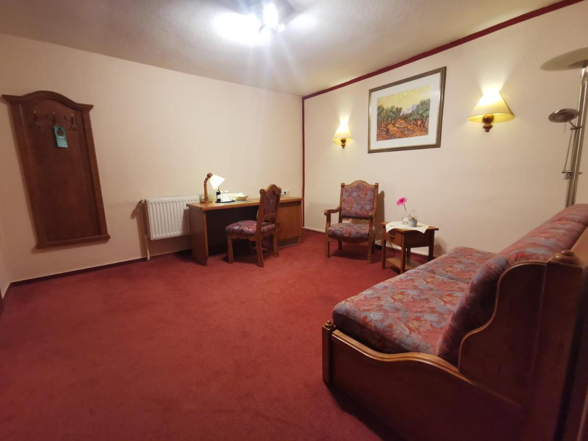 Hotel Zur Goldenen Sonne クヴェードリンブルク エクステリア 写真