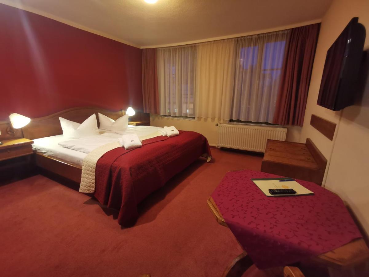Hotel Zur Goldenen Sonne クヴェードリンブルク エクステリア 写真