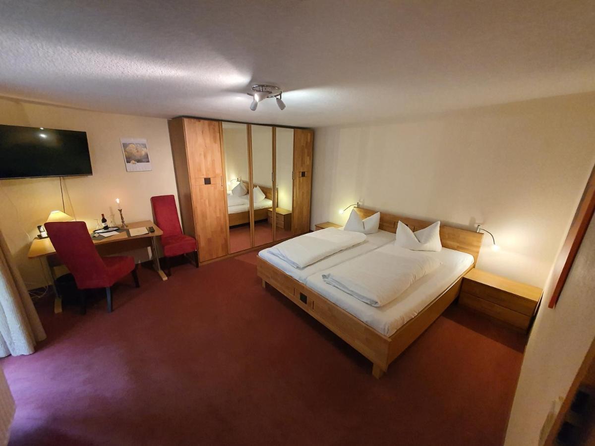 Hotel Zur Goldenen Sonne クヴェードリンブルク エクステリア 写真