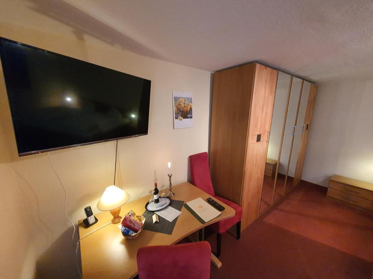 Hotel Zur Goldenen Sonne クヴェードリンブルク エクステリア 写真