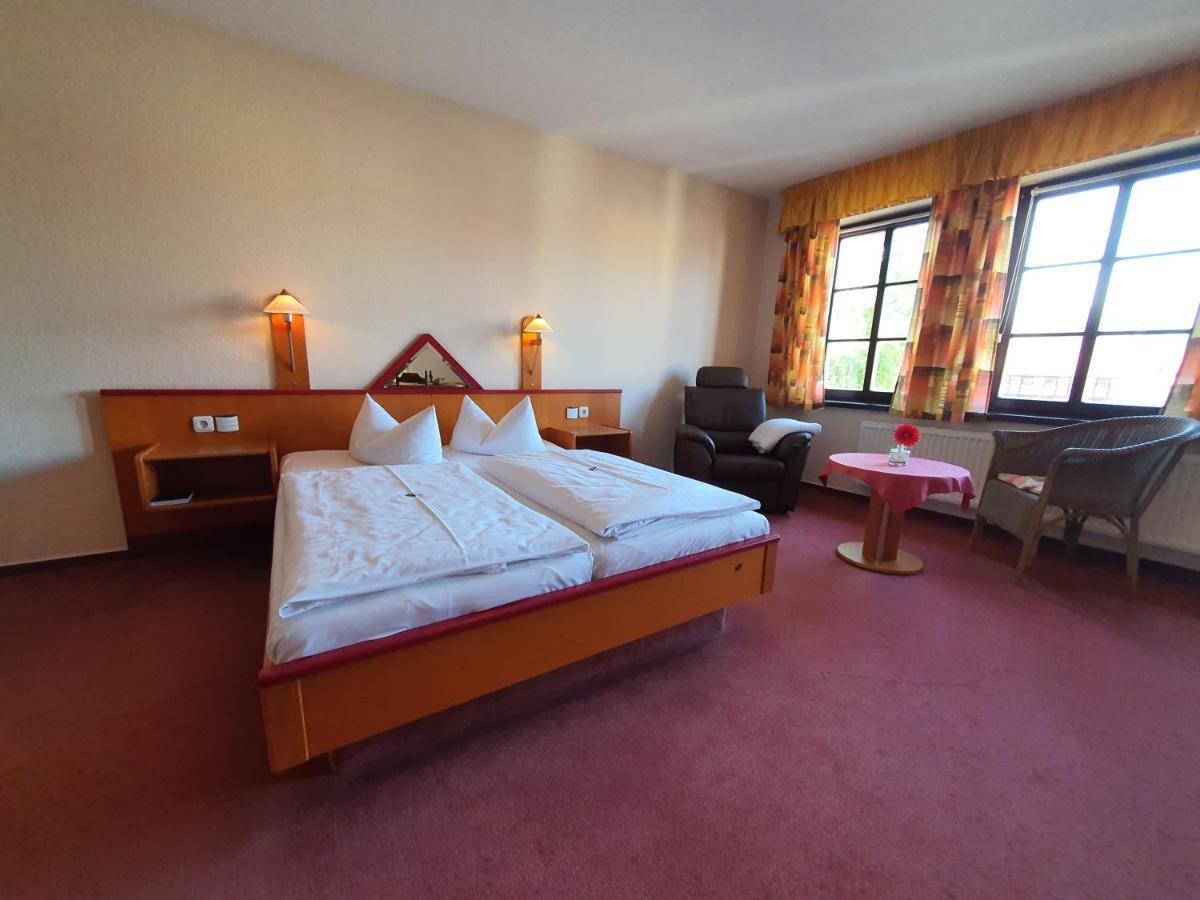 Hotel Zur Goldenen Sonne クヴェードリンブルク エクステリア 写真