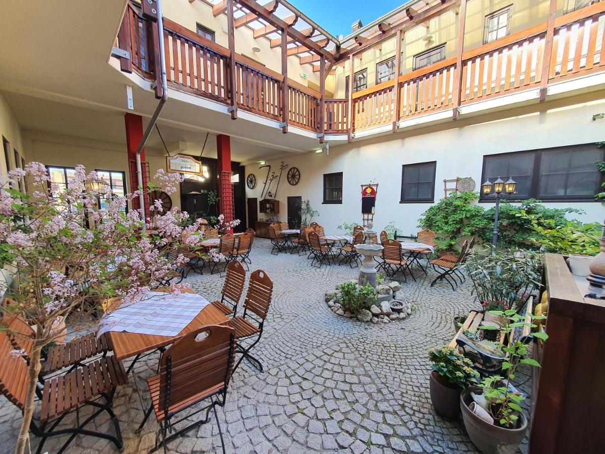 Hotel Zur Goldenen Sonne クヴェードリンブルク エクステリア 写真